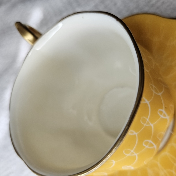 Royal Albert Crown Bone England China Teacup Saucer YELLOW GOLD w/White Swirls - Picture 14 of 16